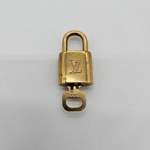 💯 Authentic Louis Vuitton Lock and Key # 322